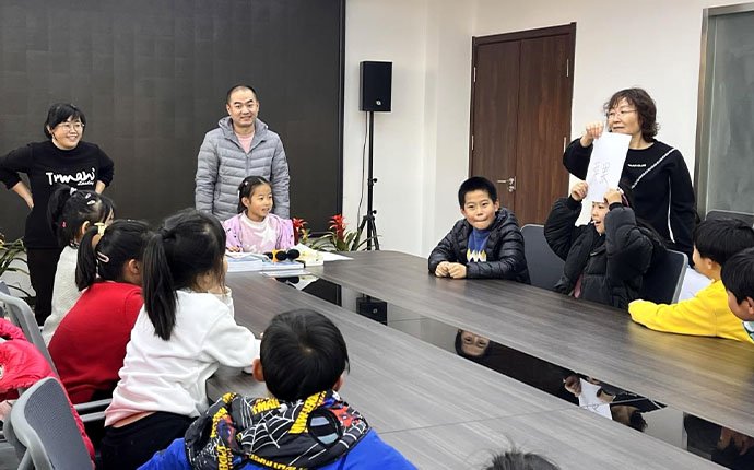 组织小朋友参观印刷厂 1